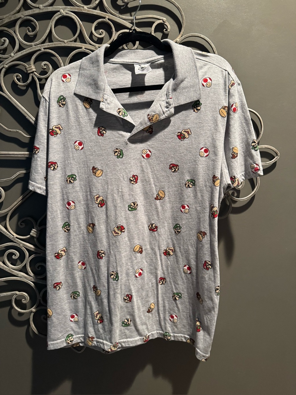 Men’s Unisex Super Mario graphic short sleeve polo top sz L heads mushroom